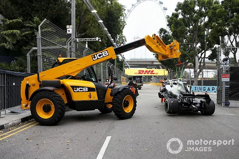 Car of Valtteri Bottas, Mercedes AMG W10 being recovered after the crash