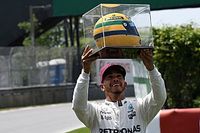 Hamilton recibi&oacute; un casco de su &iacute;dolo Senna