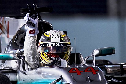 Grosjean, Hamilton'ın emniyet kemerini çıkarması nedeniyle tartışma başlattı