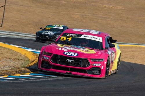 NASCAR Brasil: Barrichello se envolve em acidente com Camilo, vence em Mogi e garante título do Campeonato Brasileiro