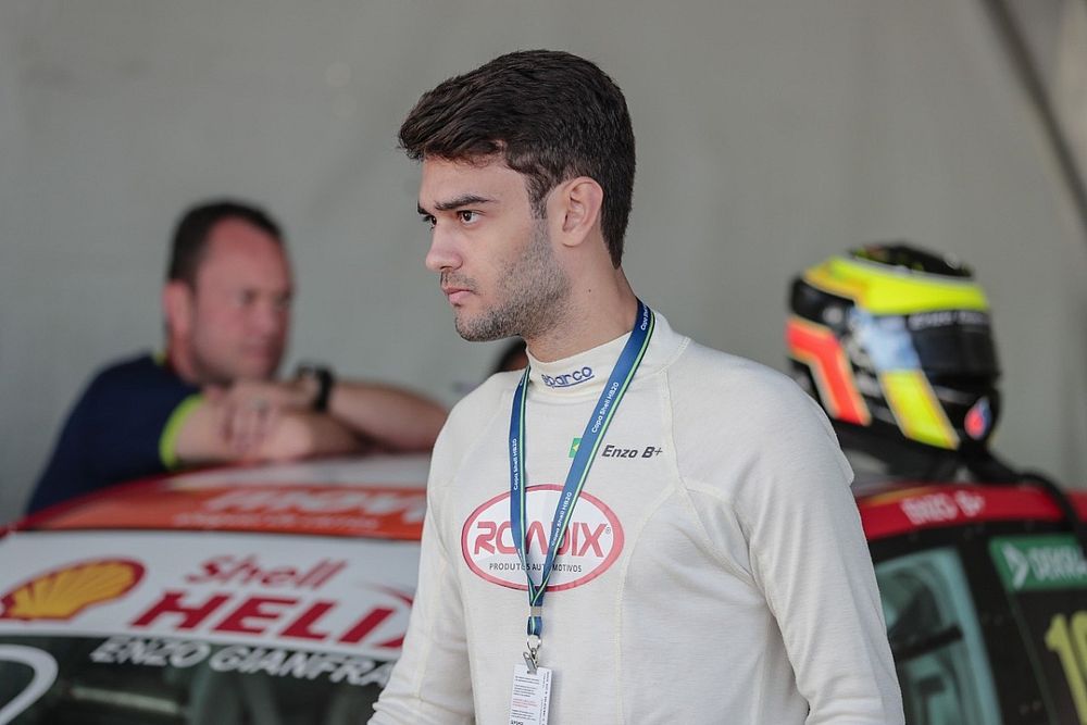 Enzo Gianfratti no paddock da Copa HB20 no Velocitta