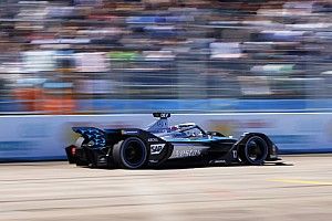 Mercedes znów wygrywa