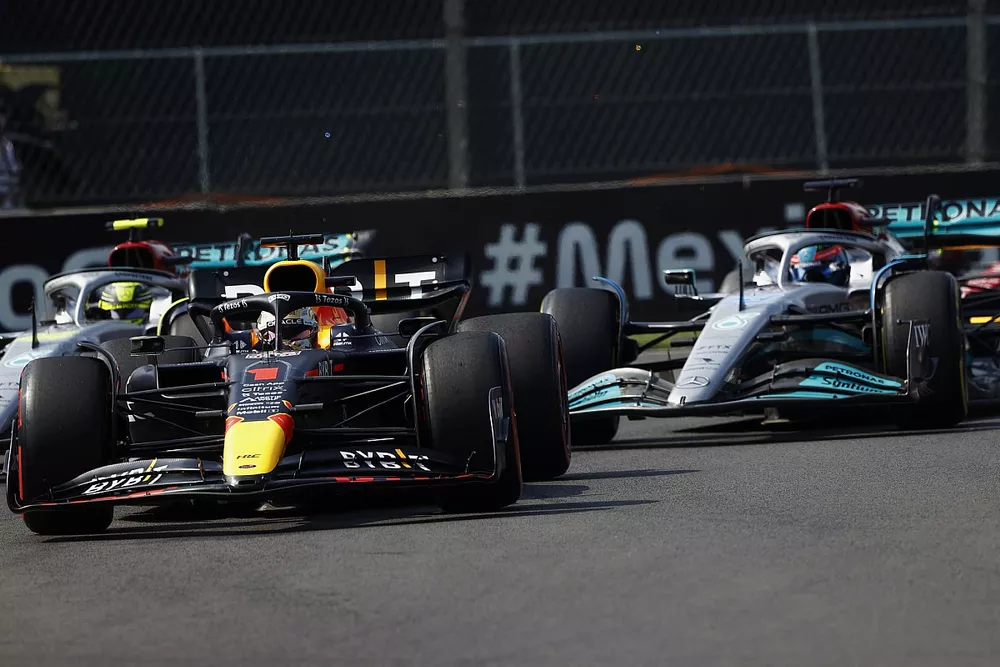 Max Verstappen, Red Bull Racing RB18, George Russell, Mercedes W13, Lewis Hamilton, Lewis Hamilton, Mercedes W13