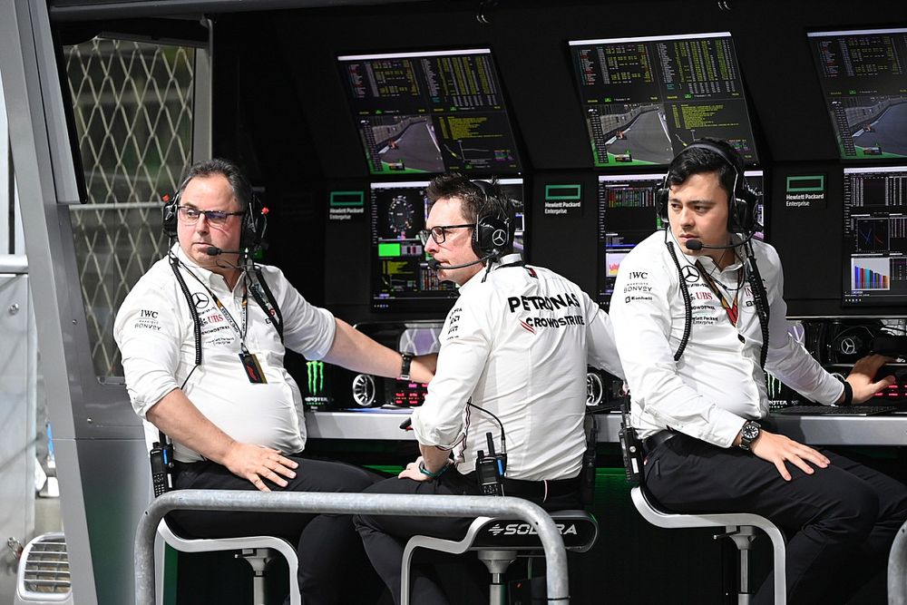 Ron Meadows, Sporting Director, Mercedes-AMG, Andrew Shovlin, Trackside Engineering Director, Mercedes-AMG, on the pit wall