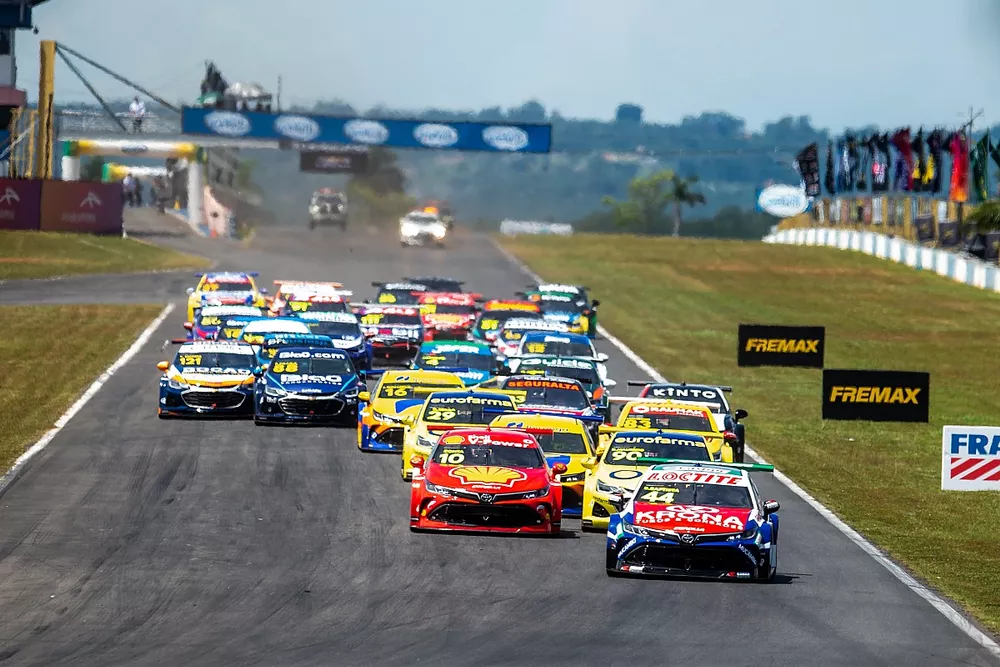 Stock Car Pro Series race starts in Goiania