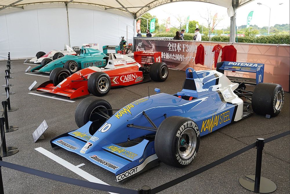 パドック情報まとめ出し】往年のF3000マシンがズラリ！ 鍵となっ