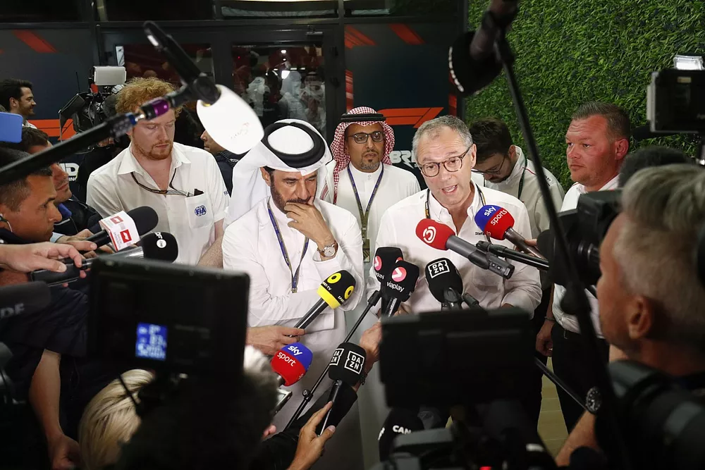 Mohammed bin Sulayem, pr&eacute;sident, FIA, Stefano Domenicali, PDG, Formula 1, tiennent une conf&eacute;rence de presse pour annoncer que le Grand Prix aura lieu 