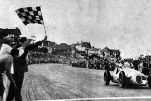 Cuando Fangio demostr&oacute; en Mar del Plata lo que se ver&iacute;a en la F1