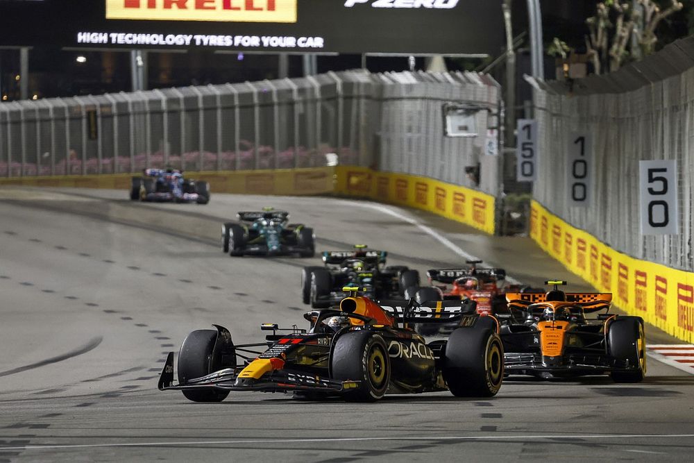 Sergio P&eacute;rez, Red Bull Racing RB19, Lando Norris, McLaren MCL60, Charles Leclerc, Ferrari SF-23