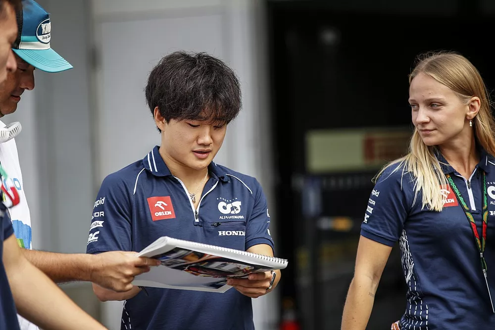Yuki Tsunoda, Scuderia AlphaTauri, signs an autograph 