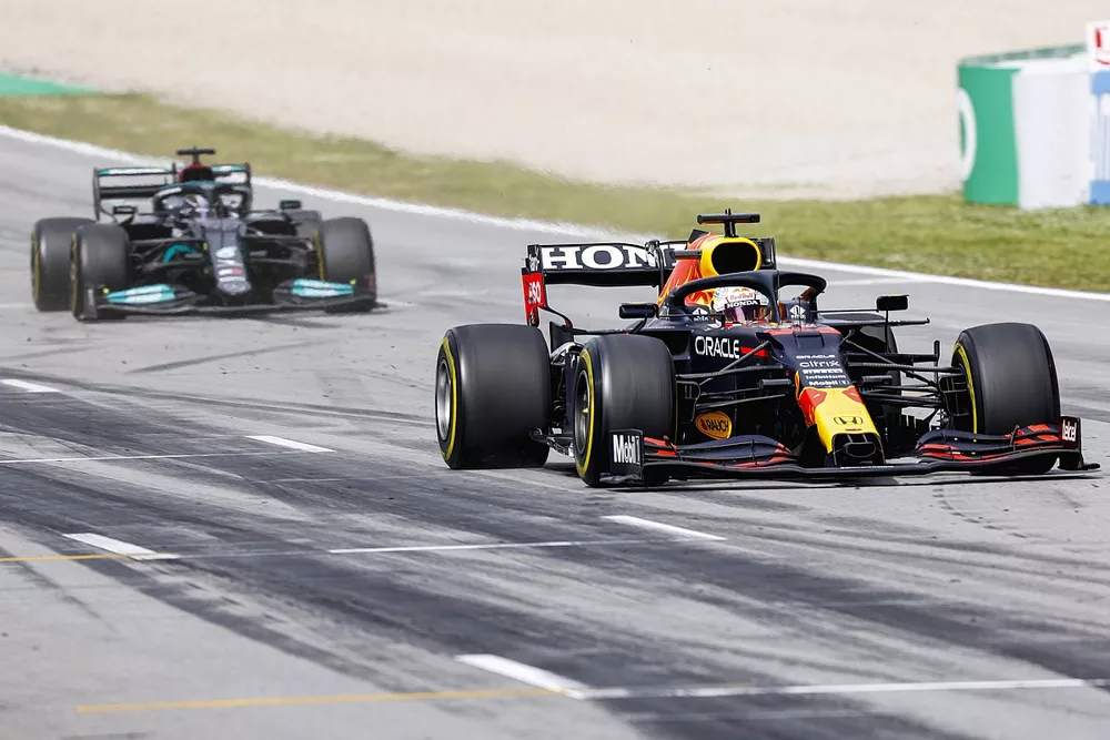 Max Verstappen, Red Bull Racing RB16B, Lewis Hamilton, Mercedes W12