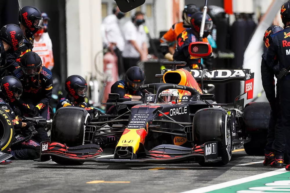 Max Verstappen, Red Bull Racing RB16B, in the pits