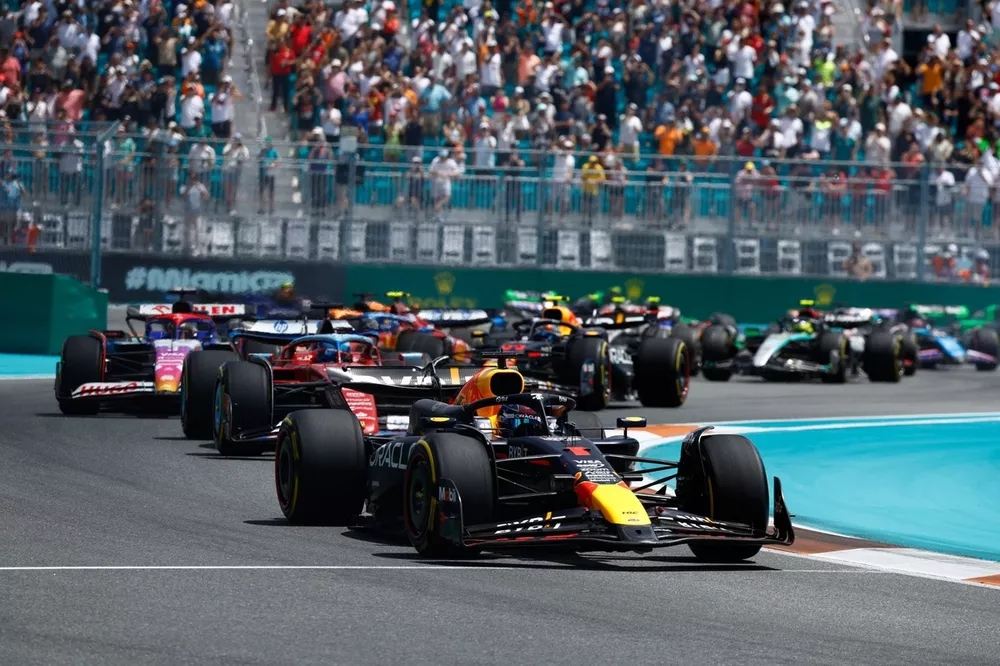 Max Verstappen, Red Bull Racing RB20, Charles Leclerc, Ferrari SF-24, Daniel Ricciardo, RB F1 Team VCARB 01