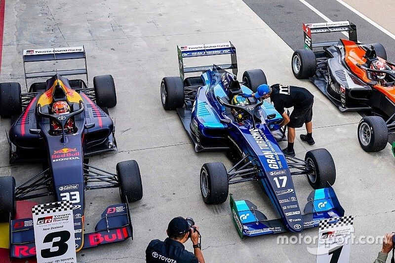 Igor Fraga comemora vitória na corrida 3 da etapa de Hampton Downs da TRS