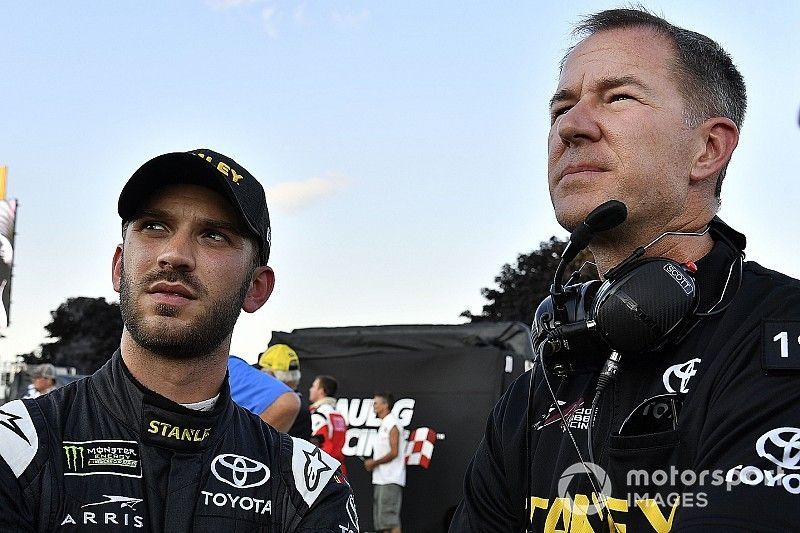 Daniel Suarez, Joe Gibbs Racing, Toyota Camry STANLEY abd Scott Graves