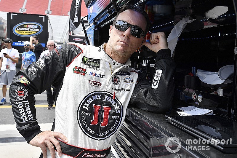 Харвика лишили гарантированного места в финале NASCAR