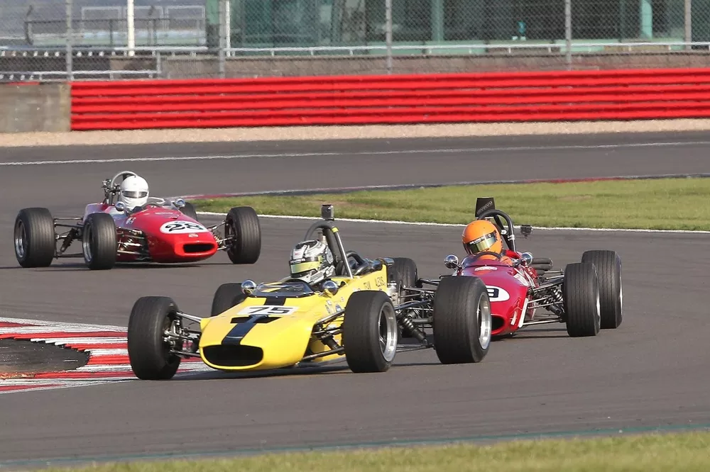 F3 RACE 2 75 peter de la roche 19 oliver musgrave 001