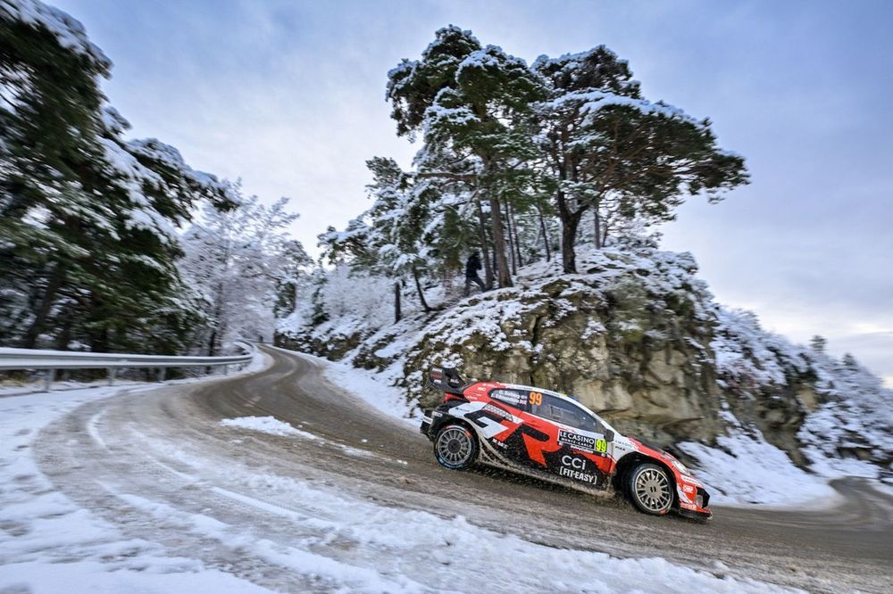 Oliver Solberg, Elliott Edmondson, Toyota Gazoo Racing WRT Toyota GR Yaris Rally1