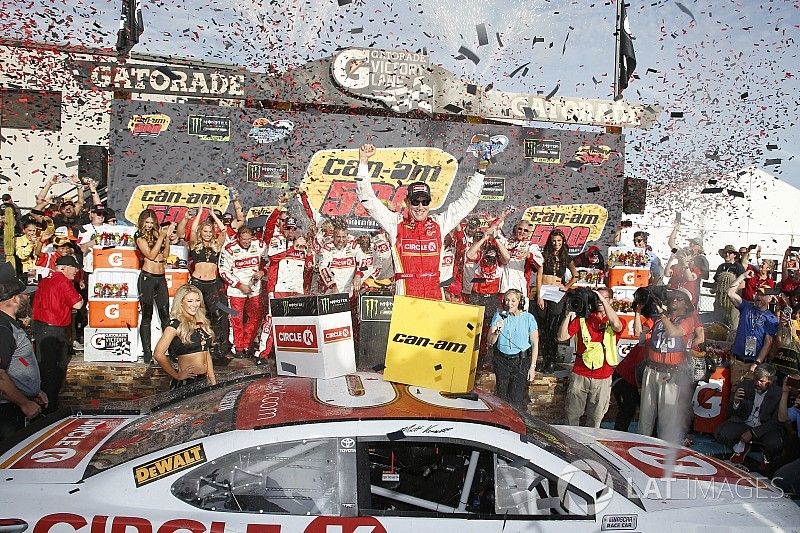 Race winner Matt Kenseth, Joe Gibbs Racing Toyota