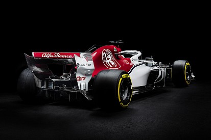 Yeni Sauber C37 ve Toro Rosso STR13 çekim günü kapsamında piste çıktı