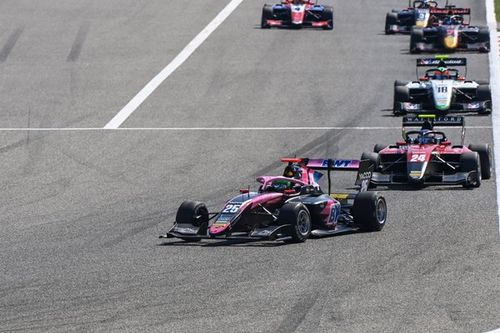 F3 Hungría: Tsolov gana la carrera principal y los líderes titubean