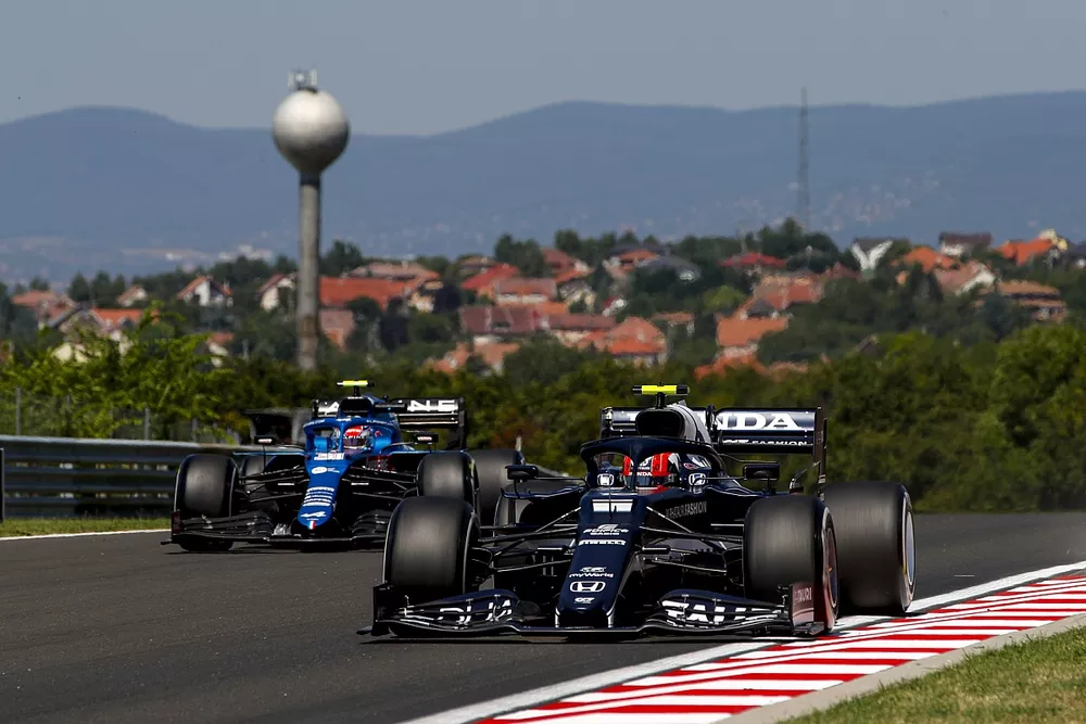 Pierre Gasly, AlphaTauri AT02, Esteban Ocon, Alpine A521