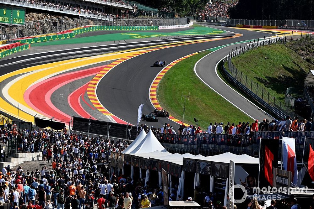 Alex Albon, Williams FW44, Daniel Ricciardo, McLaren MCL36, Lance Stroll, Aston Martin AMR22