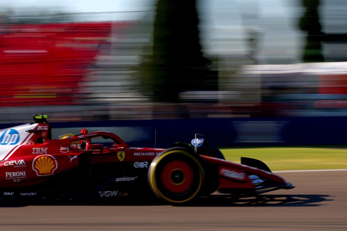 F1 | Hamilton felice a metà: "FP2 condizionata dai freni. Sono una lotteria"