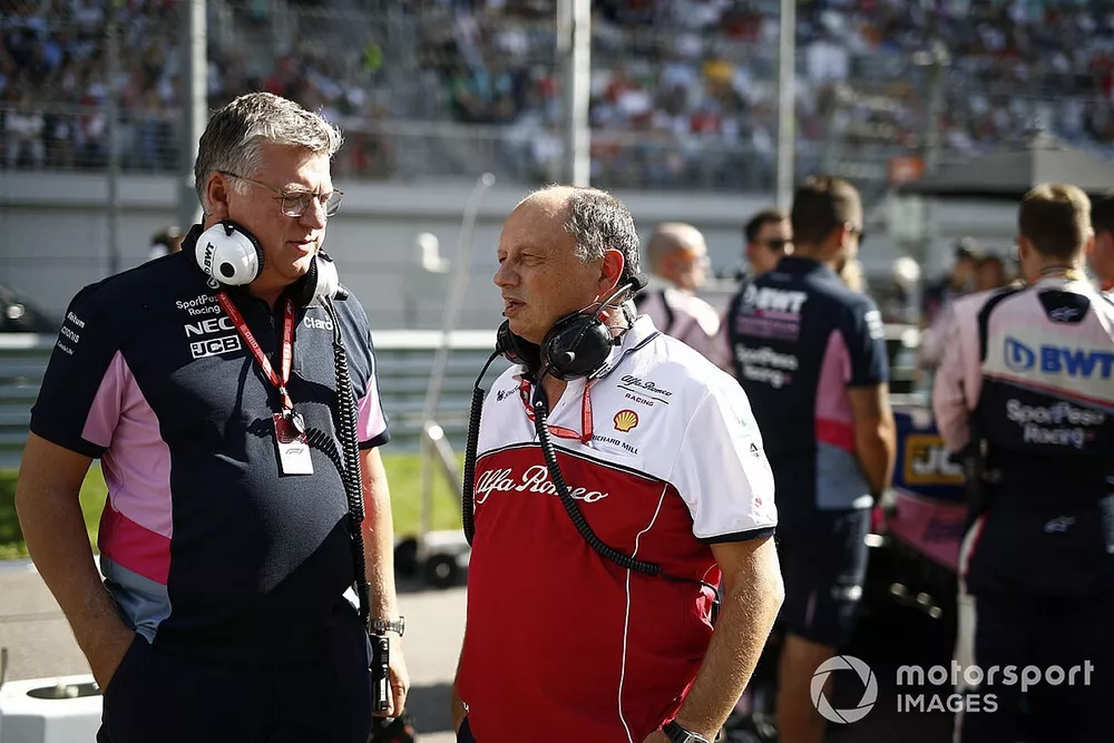 Otmar Szafnauer, Team Principal and CEO, Racing Point, and Frederic Vasseur, Team Principal, Alfa Romeo Racing, on the grid