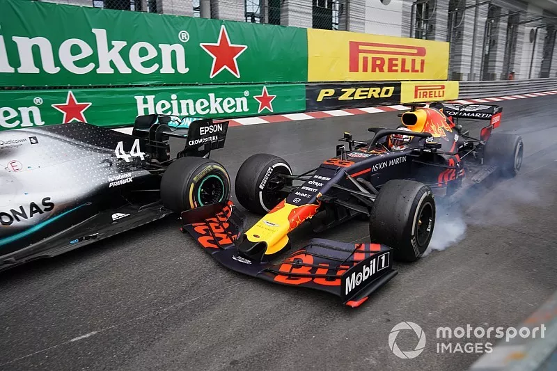 Max Verstappen, Red Bull Racing RB15, makes contact with leader Lewis Hamilton, Mercedes AMG F1 W10, in the closing stages of the race
