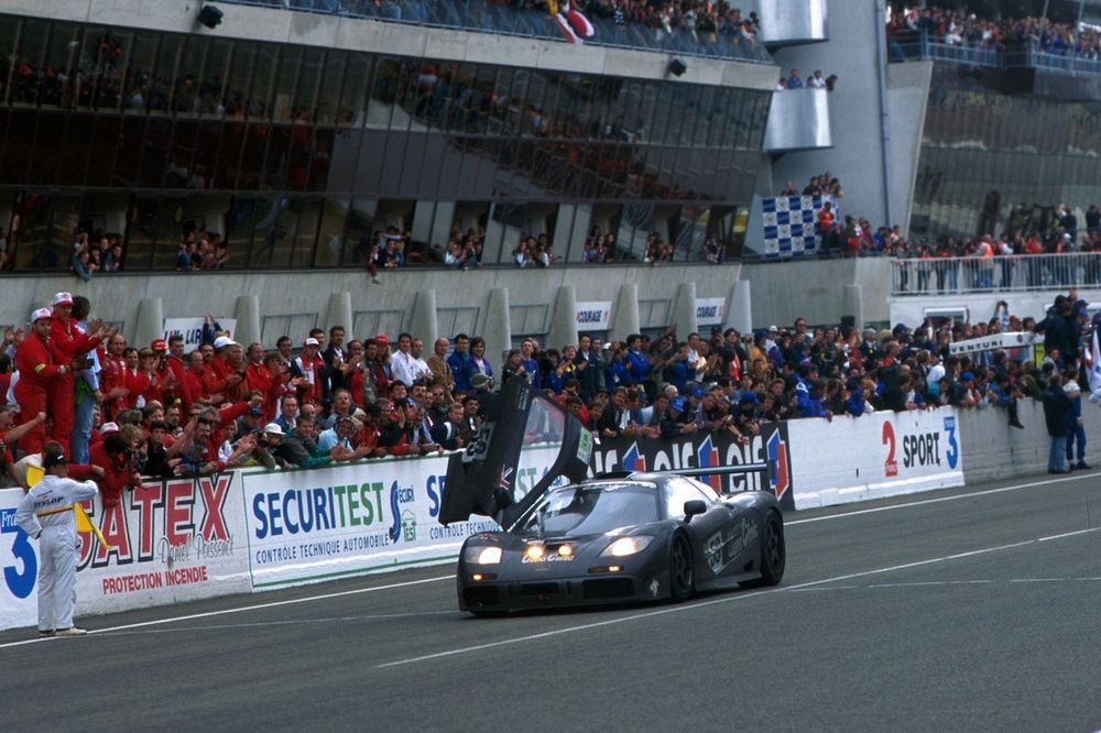 Race winner #59 Kokusai Kaihatsu Racing McLaren F1 GTR: Yannick Dalmas