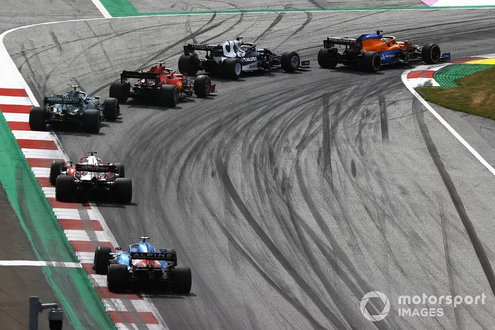 Daniel Ricciardo, McLaren MCL35M, Yuki Tsunoda, AlphaTauri AT02, Carlos Sainz Jr., Ferrari SF21, Sebastian Vettel, Aston Martin AMR21