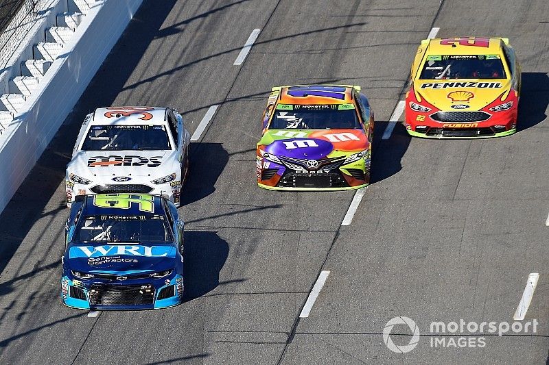 Regan Smith, Leavine Family Racing, Chevrolet Camaro WRL General Contractors, David Ragan, Front Row Motorsports, Ford Fusion MDS Transport, Kyle Busch, Joe Gibbs Racing, Toyota Camry M&M's Halloween, Joey Logano, Team Penske, Ford Fusion Shell Pennzoil