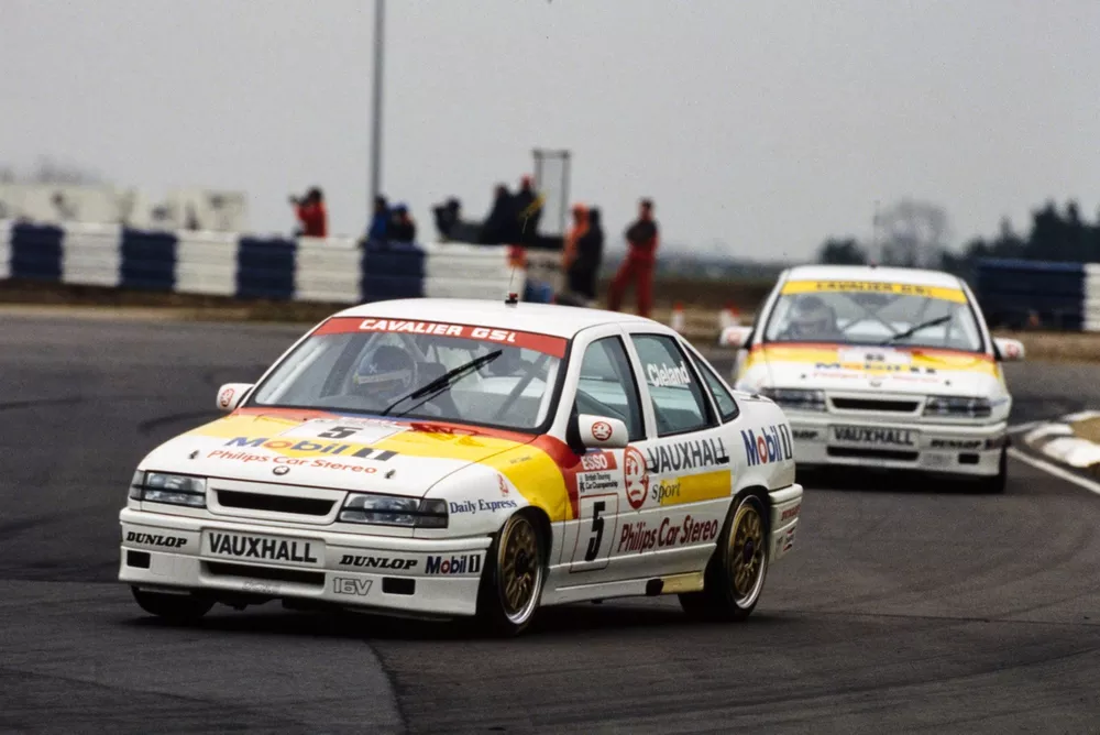 John Cleland, Vauxhall Sport, Vauxhall Cavalier, leads Jeff Allam, Vauxhall Sport, Vauxhall Cavalier.