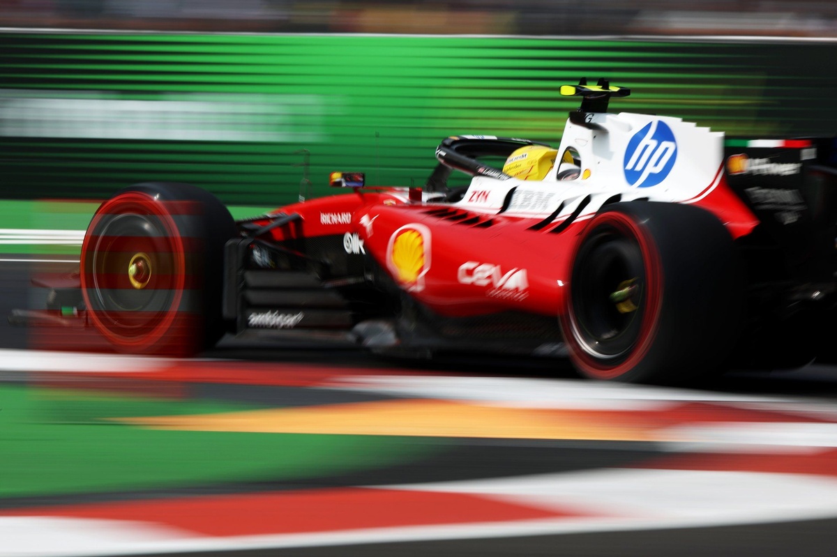 Hamilton no cree en las ventajas del turbo: "Los demás son mejores que nosotros en recta"