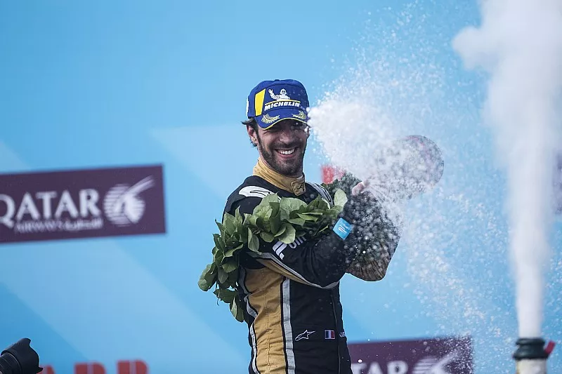 Jean-Eric Vergne, Techeetah, spuit met champagne op het podium
