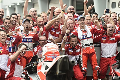 Lorenzo ironico con Dovizioso: "Un compagno esemplare". E lo accusa di essere "invidioso"