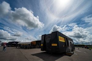 Pirelli quiere probar antes del verano sus neumáticos con las motos y pilotos titulares de 2027