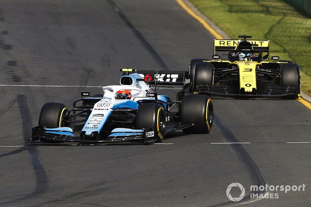 Robert Kubica, Williams FW42, leads Daniel Ricciardo, Renault F1 Team R.S.19