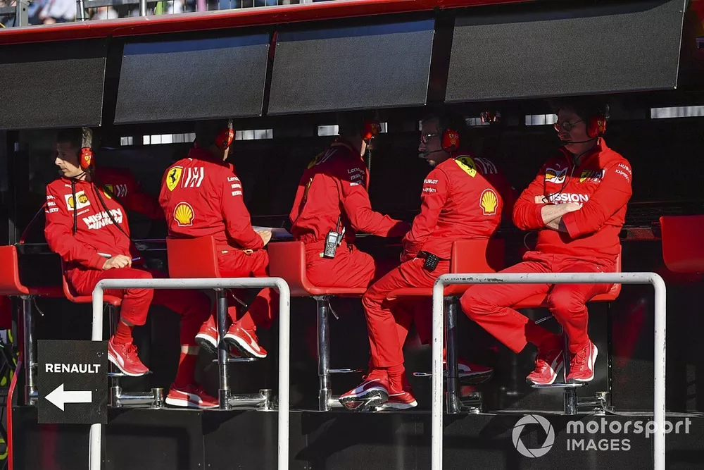 Le muret des stands Ferrari