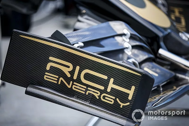 Cubierta del motor de Haas sin el logotipo de Rich Energy 