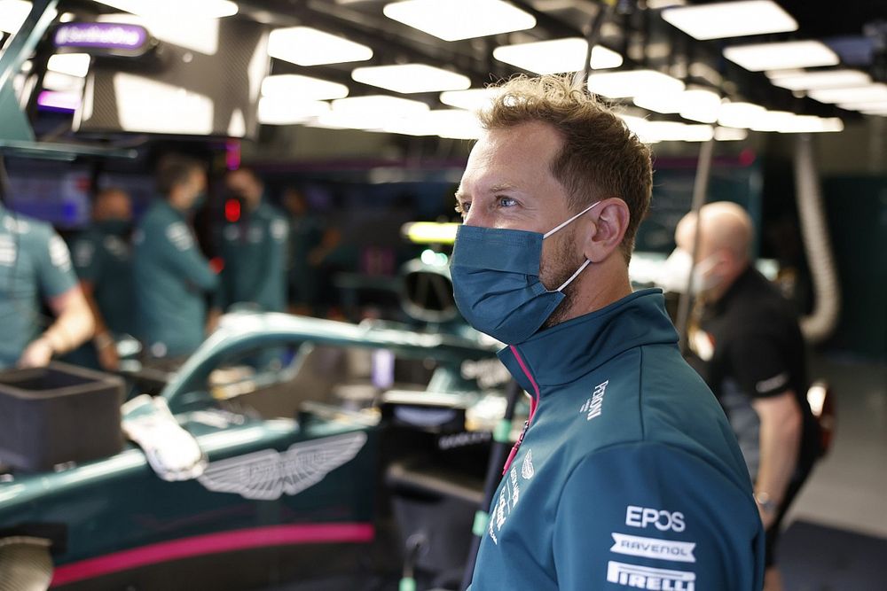 Sebastian Vettel, Aston Martin garage 