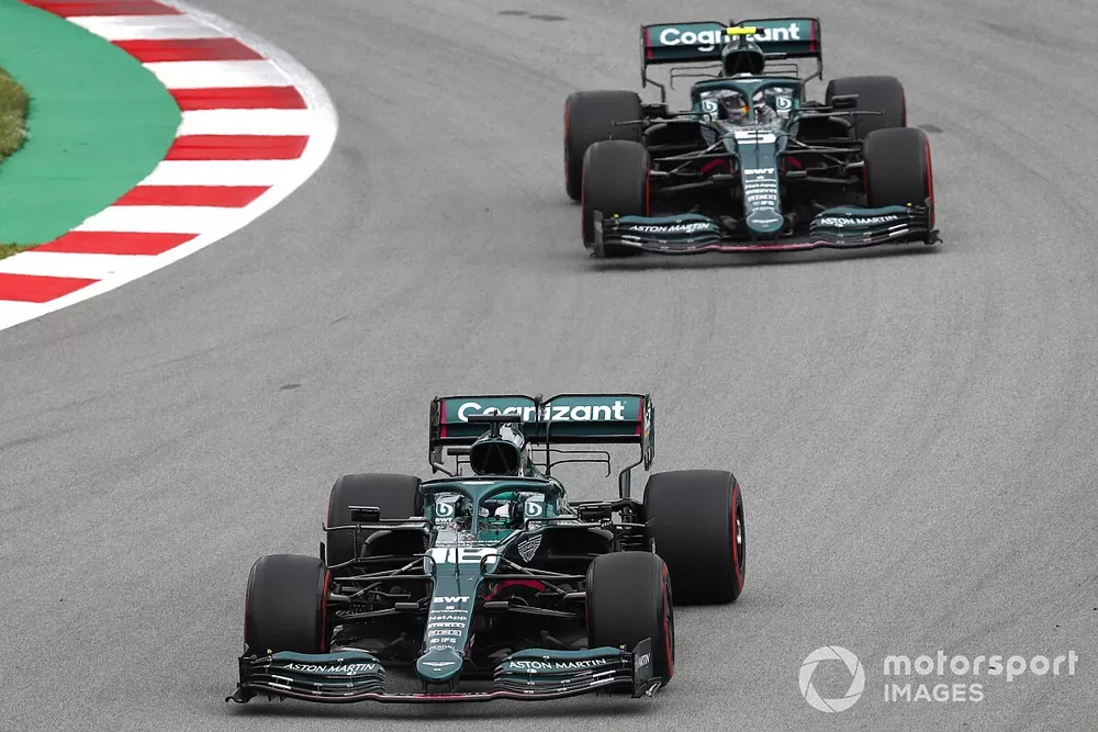 Lance Stroll, Aston Martin AMR21 , Sebastian Vettel, Aston Martin AMR21
