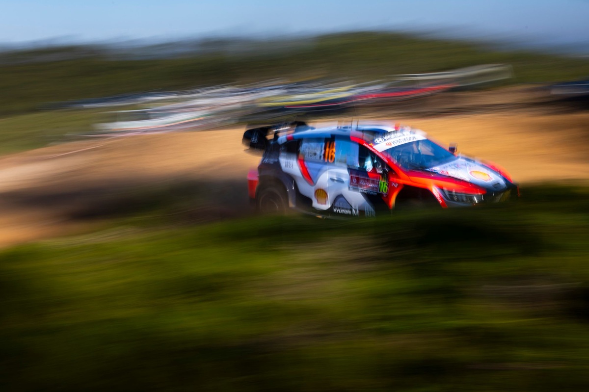 WRC | Rally Portogallo, PS6-8: Fourmaux KO. Katsuta vede Tanak