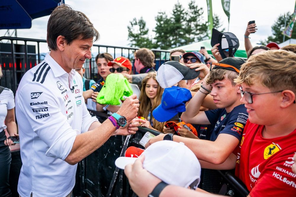 Eddy Cue da Apple: Toto Wolff da F1 agora é um 'astro de cinema' em Nova York