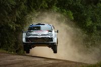 WRC Finlandia: Rovanpera sufre un peque&ntilde;o pinchazo pero sigue al frente
