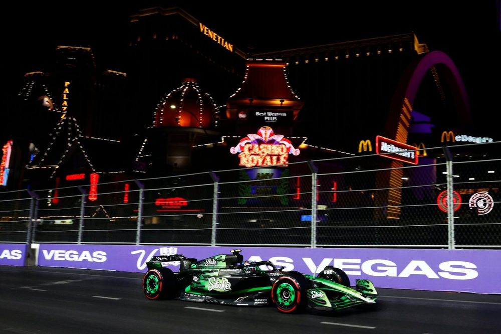 Zhou Guanyu, Stake F1 Team KICK Sauber C44