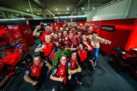 Vídeo: así se vivió desde dentro la gran actuación de Márquez en Argentina