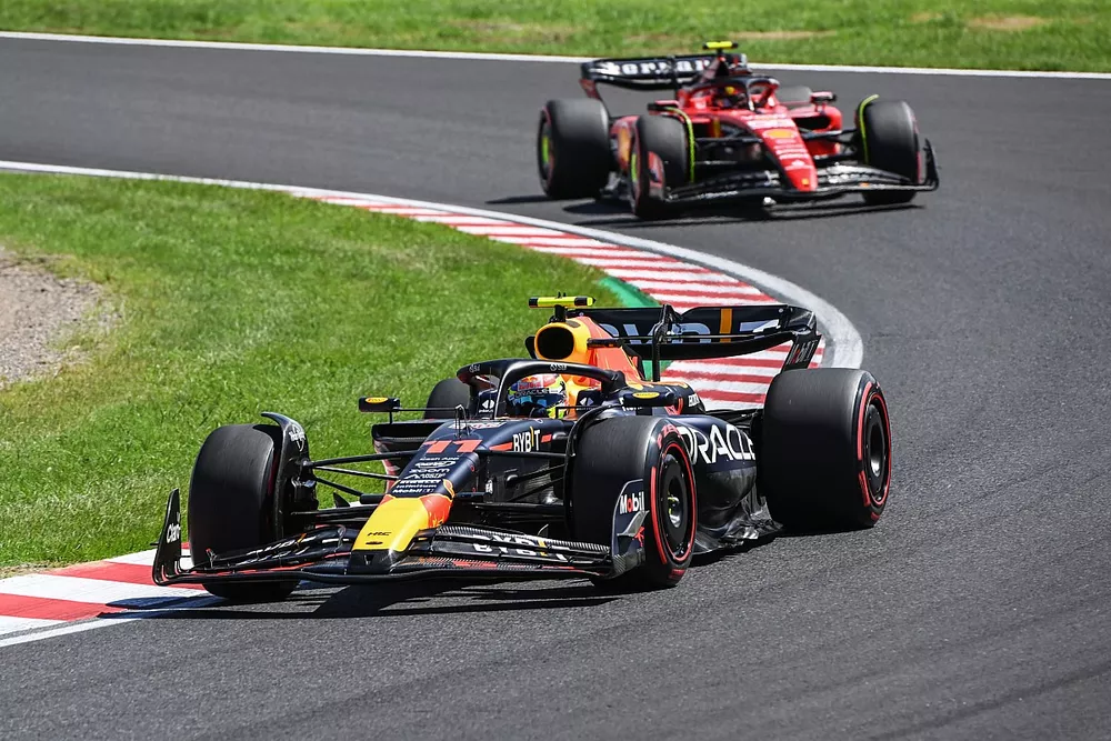 Sergio P&eacute;rez, Red Bull Racing RB19, Carlos Sainz, Ferrari SF-23