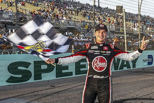 Bell luchará por el título de NASCAR Cup tras ganar en Homestead